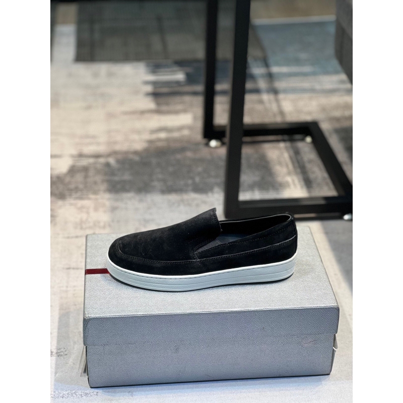 Pra*a casual shoes